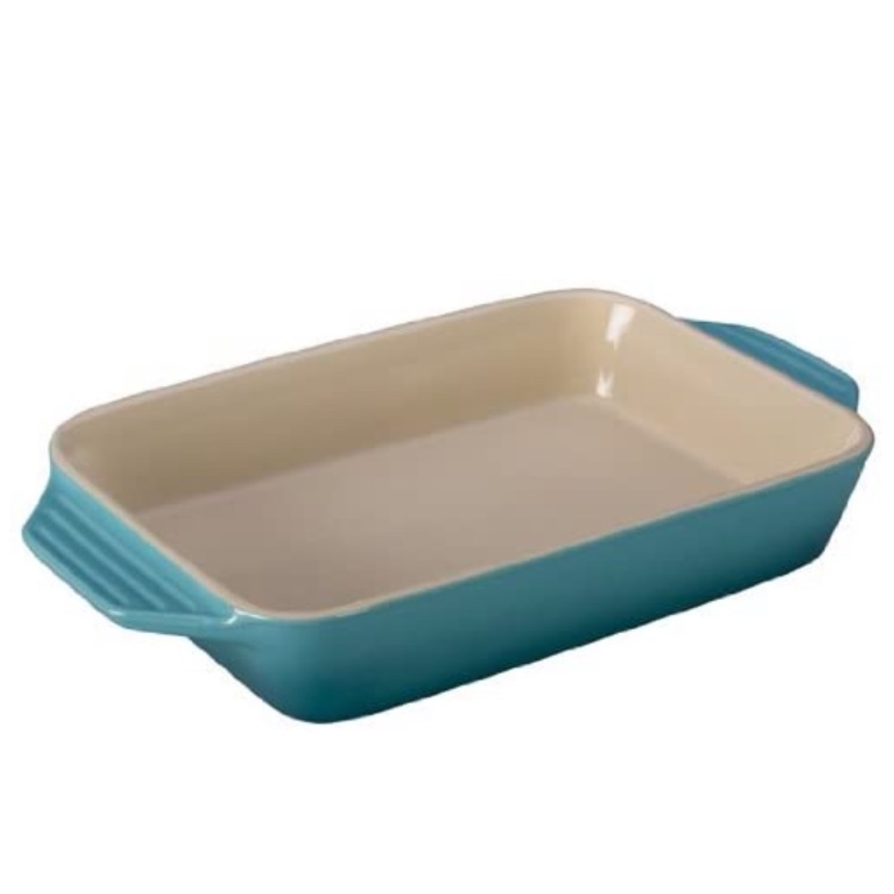Le rectangular dish medium size bran new